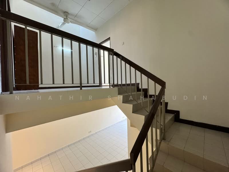 2-storey Terraced House for Sale in U16, Taman Bukit Subang (Shah Alam) - Nahathir Shahabudin - Interior - PropertyGuru.com.my