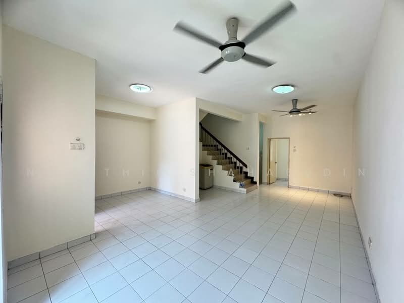 2-storey Terraced House for Sale in U16, Taman Bukit Subang (Shah Alam) - Nahathir Shahabudin - Living Room - PropertyGuru.com.my