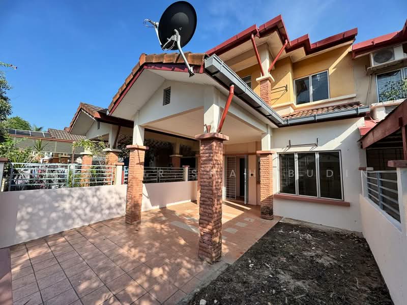 2-storey Terraced House for Sale in U16, Taman Bukit Subang (Shah Alam) - Nahathir Shahabudin - Exterior - PropertyGuru.com.my