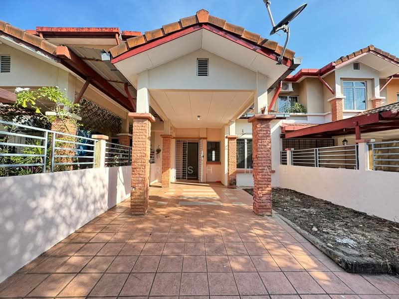 2-storey Terraced House for Sale in U16, Taman Bukit Subang (Shah Alam) - Nahathir Shahabudin - Exterior - PropertyGuru.com.my