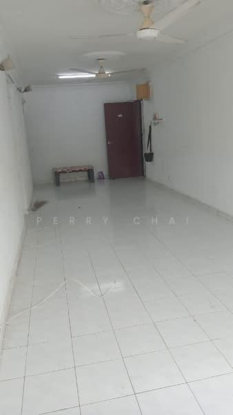 Pangsapuri untuk Disewa di Apartment Bayu - Perry Chai - Living Room - PropertyGuru.com.my