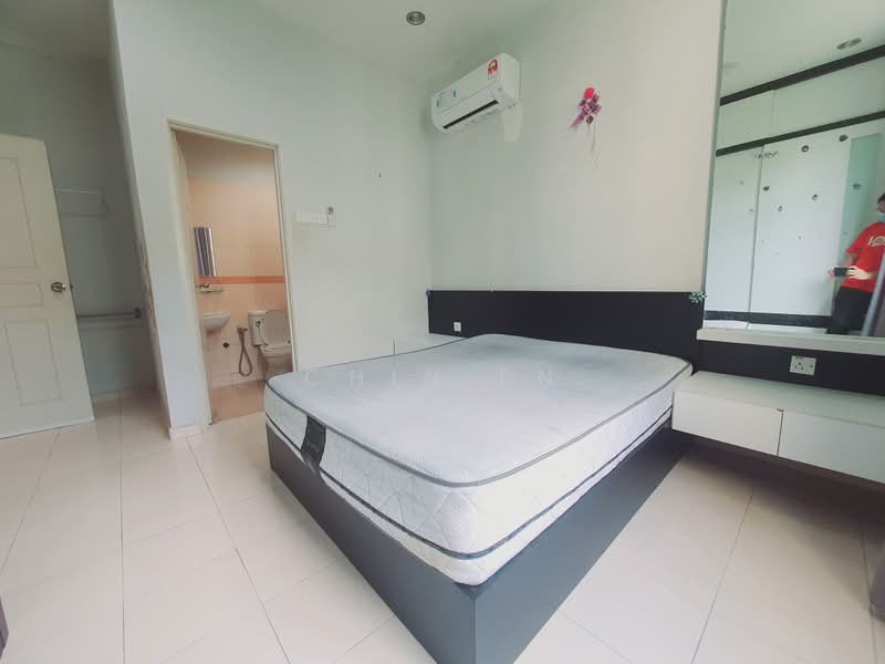 Pangsapuri untuk Dijual di Pangsapuri Bukit Beruang Bestari (University View) - CHIN FN - Bedroom - PropertyGuru.com.my