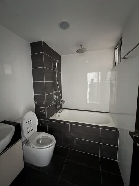 Soho for Sale in Johor Bahru (Johor) - Garet Lim - Bathroom - PropertyGuru.com.my