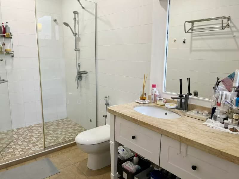 Pangsapuri untuk Dijual di Adiva Courtyard - Josin Kuek - Bathroom - PropertyGuru.com.my
