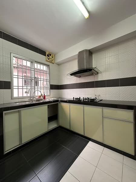 Rumah Teres 2-Tingkat untuk Dijual di Taman Seri Austin (Tebrau) - Garet Lim - Kitchen - PropertyGuru.com.my