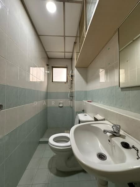 Pangsapuri untuk Dijual di Danga View Apartment - Garet Lim - Bathroom - PropertyGuru.com.my