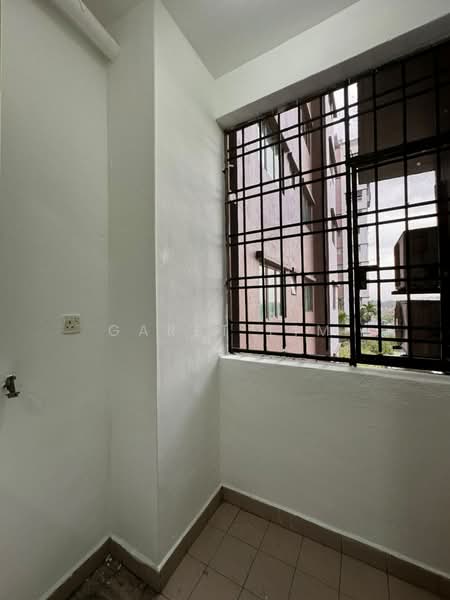 Pangsapuri untuk Dijual di Danga View Apartment - Garet Lim - Balcony - PropertyGuru.com.my