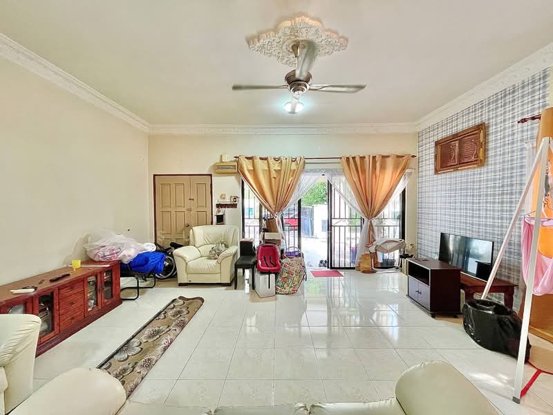 Rumah Teres 2-Tingkat untuk Dijual di Shah Alam (Selangor) - Sue Arifin - Living Room - PropertyGuru.com.my