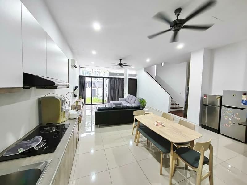 3-storey Terraced House for Rent in Seri Kembangan (Selangor) - Jacquin Tan - Living Room - PropertyGuru.com.my