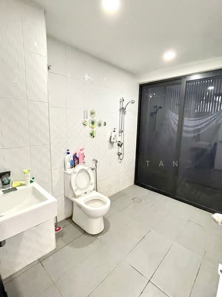 3-storey Terraced House for Rent in Seri Kembangan (Selangor) - Jacquin Tan - Bathroom - PropertyGuru.com.my