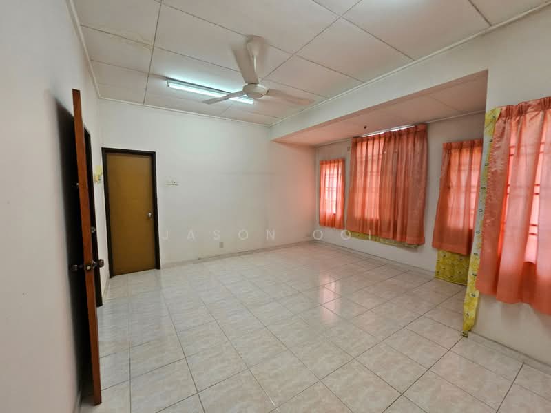 2-storey Terraced House for Sale in Putra Heights (Subang Jaya) - Jason Ooi - Living Room - PropertyGuru.com.my