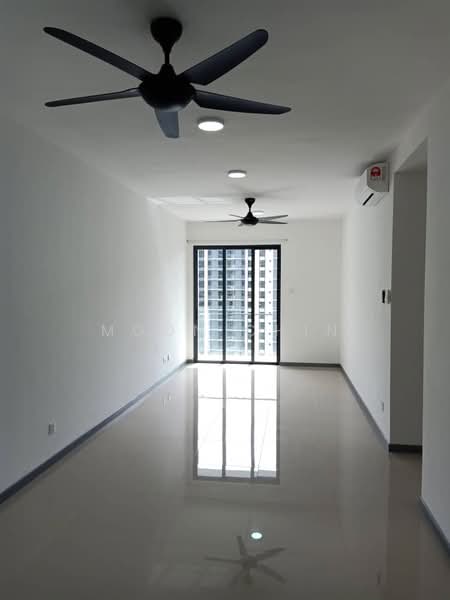 Servis Apartment untuk Disewa di United Point (Residensi Berpadu) - Moon Chin - Living Room - PropertyGuru.com.my