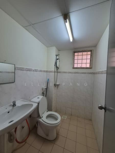 Pangsapuri untuk Disewa di Seri Baiduri - Ellie Pang - Bathroom - PropertyGuru.com.my