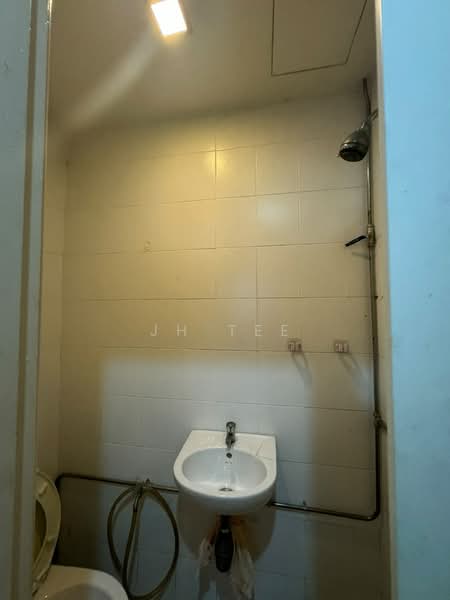 Kondominium untuk Disewa di Casa Indah 2 - JH Tee - Bathroom - PropertyGuru.com.my