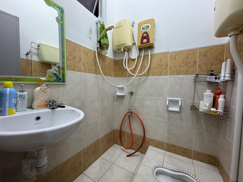 2.5-storey Terraced House for Sale in Johor Bahru (Johor) - Ong Lih Shyan - Bathroom - PropertyGuru.com.my