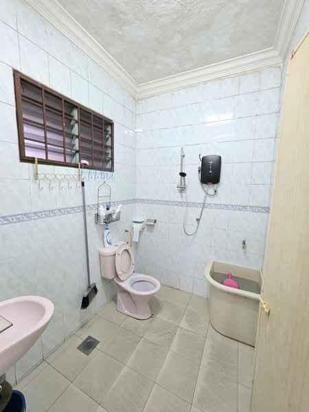 Rumah Teres 2-Tingkat untuk Dijual di Taman Bukit Rawang Jaya (Rawang) - Tiffany Yang - Bathroom - PropertyGuru.com.my