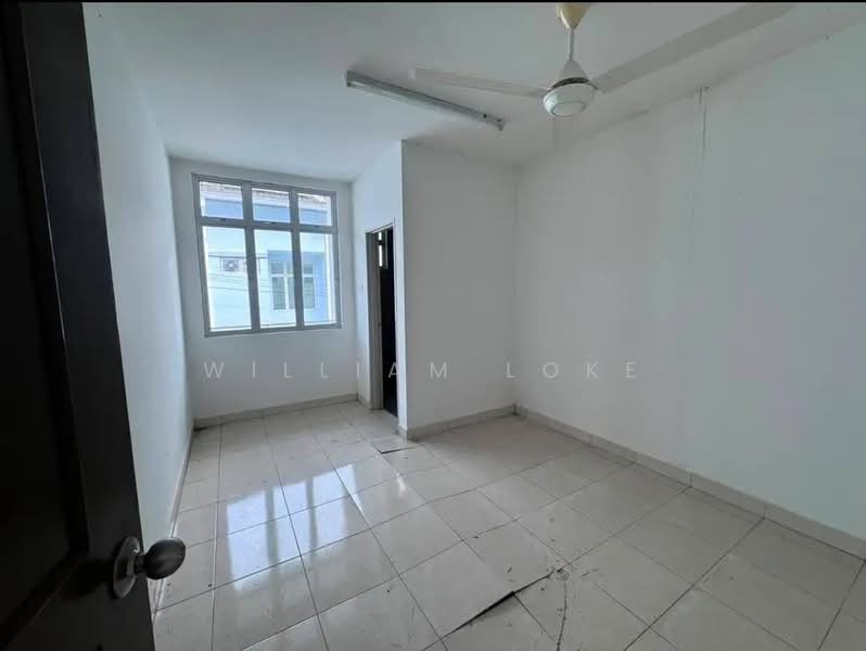 2-storey Terraced House for Sale in Taman Perling (Perling) - William Loke - Interior - PropertyGuru.com.my