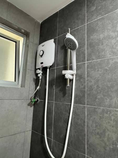 Kondominium untuk Disewa di Residensi Sateria - Jane Loh - Bathroom - PropertyGuru.com.my