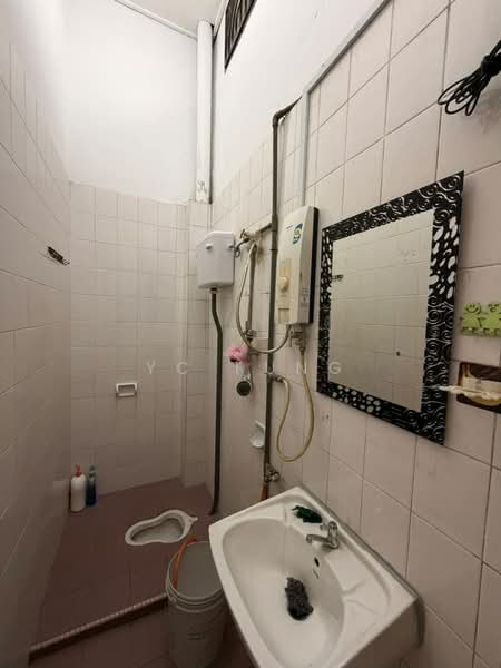 Rumah Teres 1-Tingkat untuk Disewa di Taman Pelangi (Johor Bahru) - YC Fung - Bathroom - PropertyGuru.com.my
