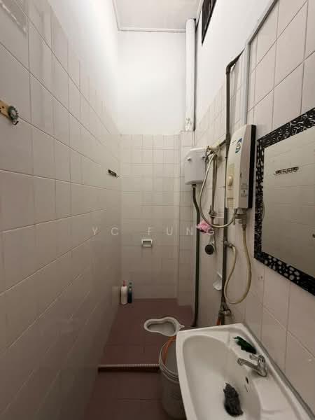 Rumah Teres 1-Tingkat untuk Disewa di Taman Pelangi (Johor Bahru) - YC Fung - Bathroom - PropertyGuru.com.my
