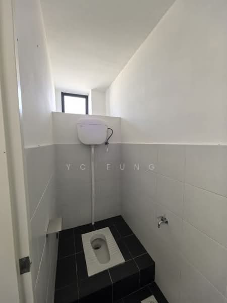 Shop for Rent in Taman Bukit Kaze (Ulu Tiram) - YC Fung - Bathroom - PropertyGuru.com.my