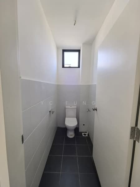 Shop for Rent in Taman Bukit Kaze (Ulu Tiram) - YC Fung - Bathroom - PropertyGuru.com.my