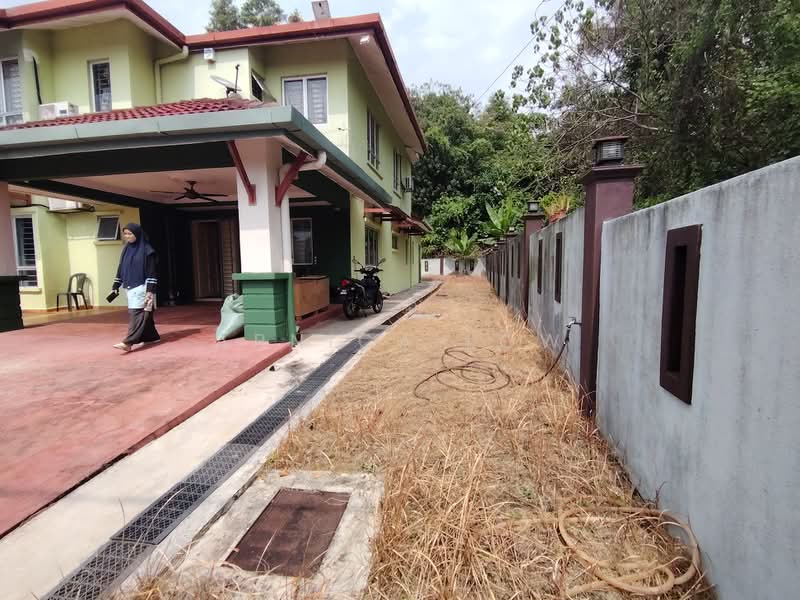 Rumah Teres untuk Disewa di Bandar Putra Permai (Seri Kembangan) - Arnica Low - PropertyGuru.com.my