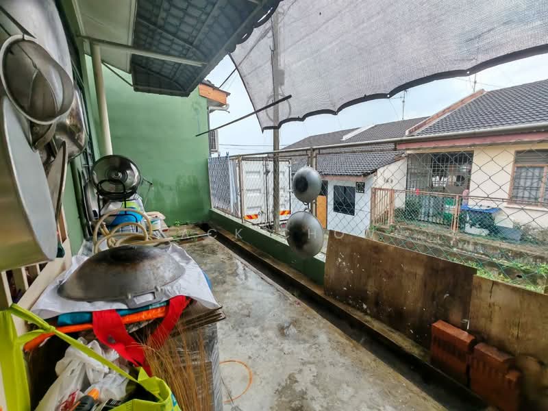 1-storey Terraced House for Sale in Taman Puteri Wangsa (Ulu Tiram) - Zack Chow - Exterior - PropertyGuru.com.my