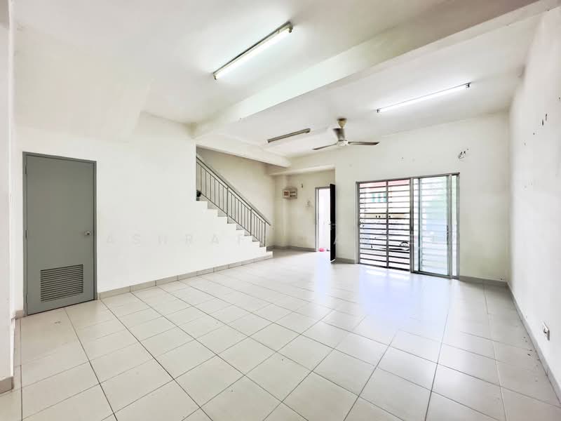 Rumah Teres untuk Dijual di Aman Putri (Sungai Buloh) - Ashraff Daniel - Living Room - PropertyGuru.com.my