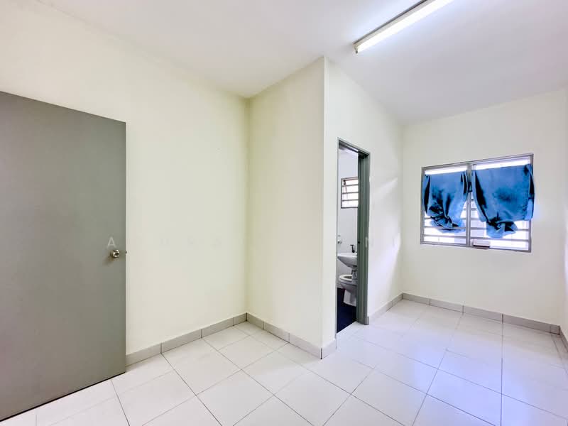 Rumah Teres untuk Dijual di Aman Putri (Sungai Buloh) - Ashraff Daniel - Bathroom - PropertyGuru.com.my