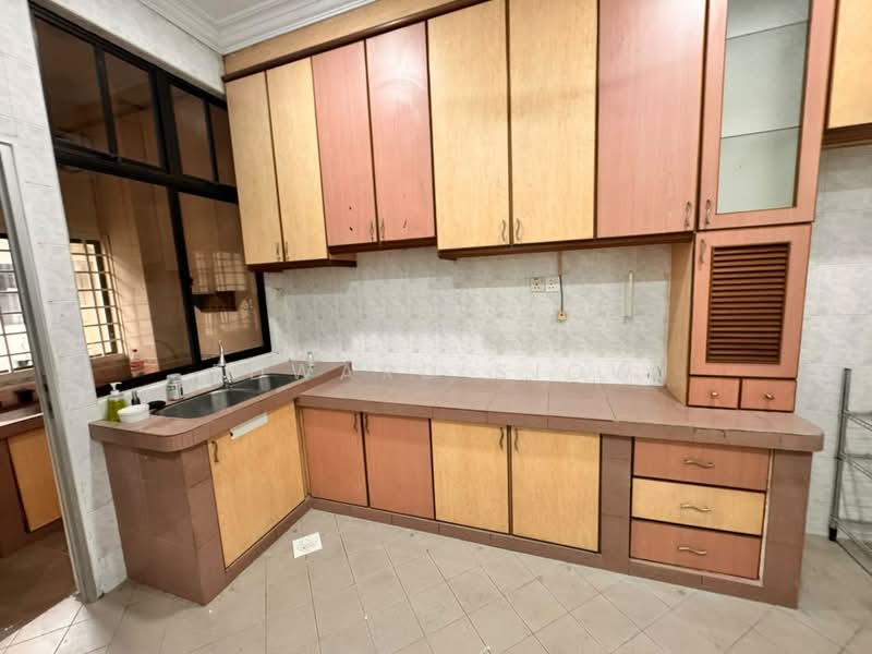 1.5-storey Terraced House for Rent in Taman Molek (Johor Bahru) - Edward Siow - Kitchen - PropertyGuru.com.my