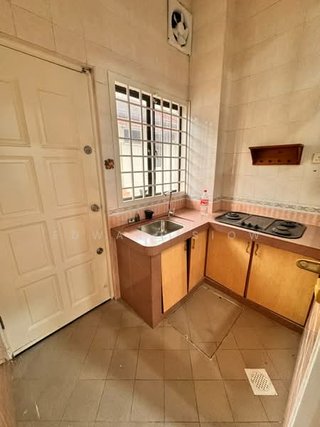 1.5-storey Terraced House for Rent in Taman Molek (Johor Bahru) - Edward Siow - Kitchen - PropertyGuru.com.my