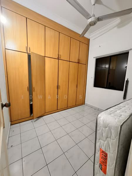 1.5-storey Terraced House for Rent in Taman Molek (Johor Bahru) - Edward Siow - Bedroom - PropertyGuru.com.my