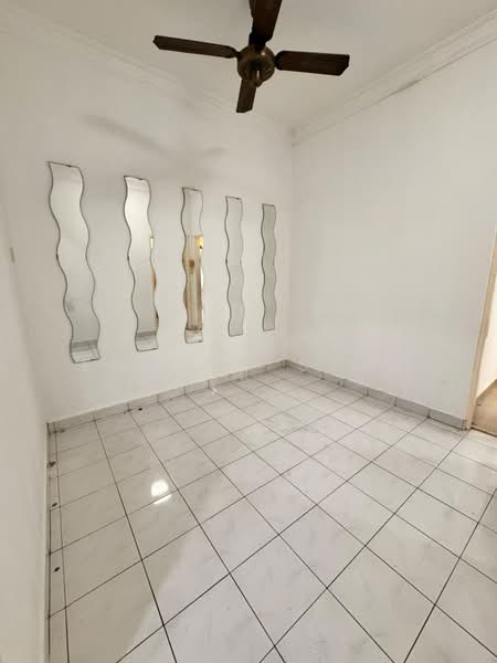 1.5-storey Terraced House for Rent in Taman Molek (Johor Bahru) - Edward Siow - Interior - PropertyGuru.com.my