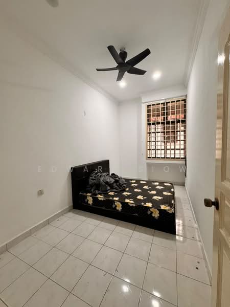 1.5-storey Terraced House for Rent in Taman Molek (Johor Bahru) - Edward Siow - Bedroom - PropertyGuru.com.my