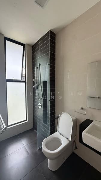 Semi-Detached House for Sale in East Ledang (Iskandar Puteri (Nusajaya)) - Janelle Aw Yong - Bathroom - PropertyGuru.com.my