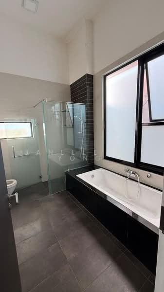 Semi-Detached House for Sale in East Ledang (Iskandar Puteri (Nusajaya)) - Janelle Aw Yong - Bathroom - PropertyGuru.com.my