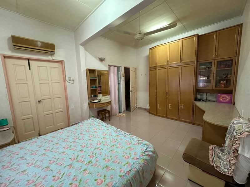 Rumah Teres 2-Tingkat untuk Dijual di Bayan Lepas (Penang) - Haslin Saleh - Bedroom - PropertyGuru.com.my