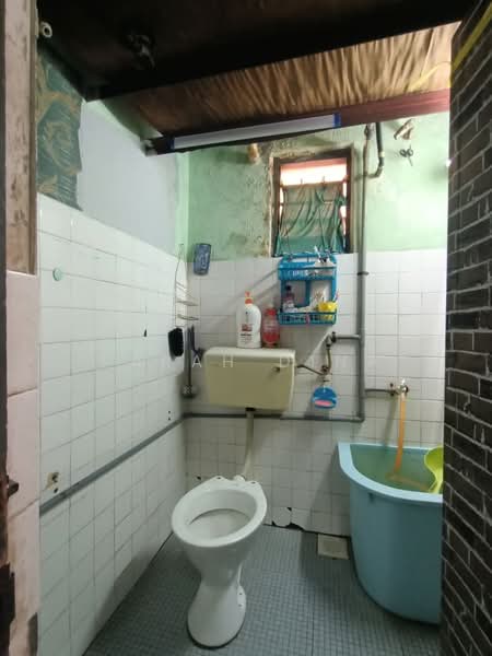 Flat for Sale at Sri Cemara - Farah Dina - Bathroom - PropertyGuru.com.my