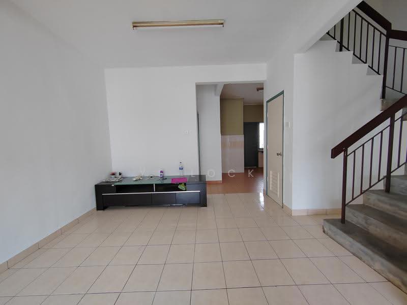 2-storey Terraced House for Rent in Taman Putra Prima (Puchong) - YS Lock - Living Room - PropertyGuru.com.my
