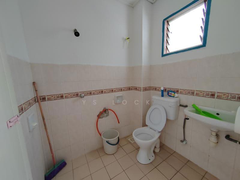 2-storey Terraced House for Rent in Taman Putra Prima (Puchong) - YS Lock - Bathroom - PropertyGuru.com.my