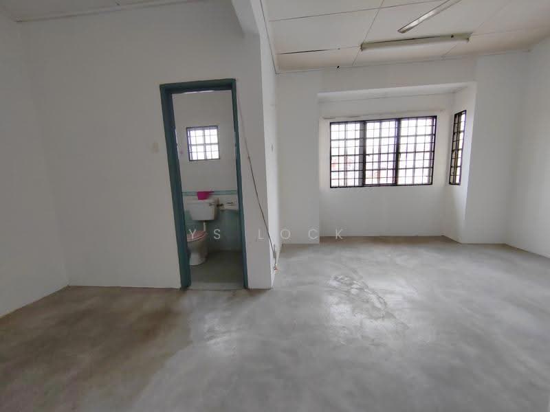 2-storey Terraced House for Rent in Taman Putra Prima (Puchong) - YS Lock - Bathroom - PropertyGuru.com.my