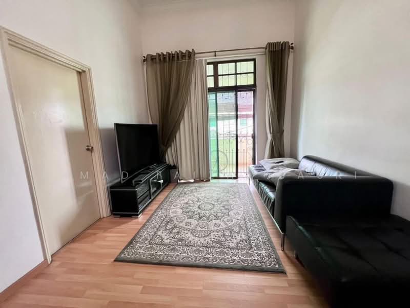Rumah Teres 2 Tingkat untuk Dijual di Ayer Keroh (Melaka) - Ahmad Faizal Basri - Living Room - PropertyGuru.com.my