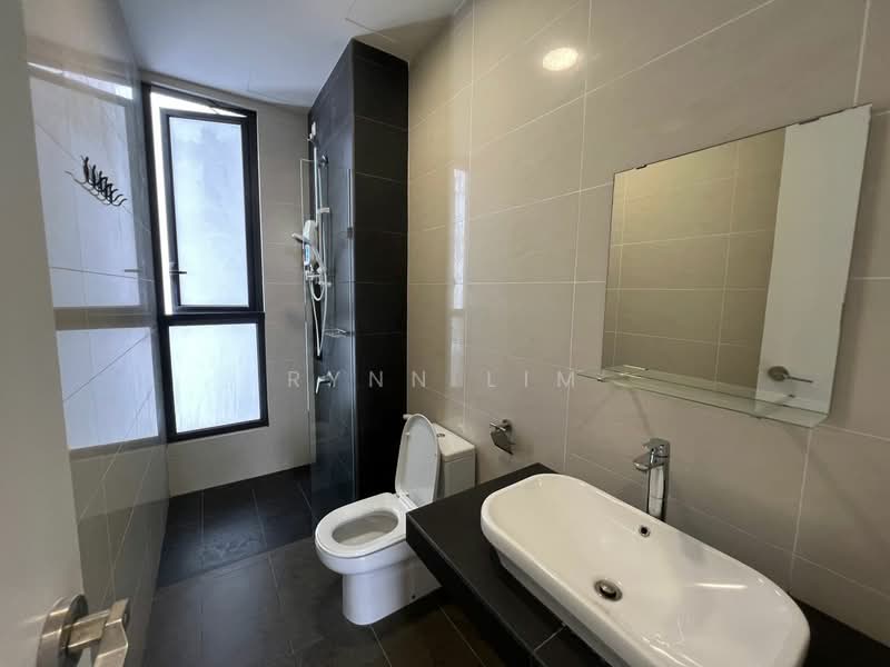 Kediaman Servis untuk Dijual di Eco Nest - Rynn Lim - Bathroom - PropertyGuru.com.my
