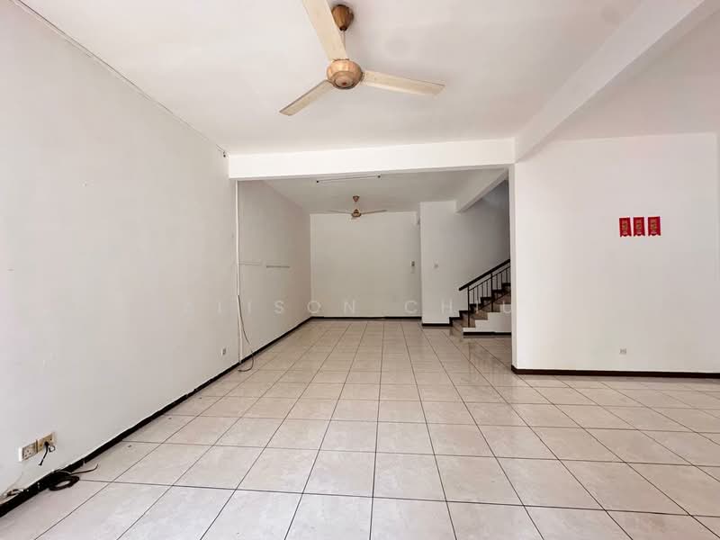 Rumah Teres 2-Tingkat untuk Dijual di Taman Usahawan (Kepong) - Alison Chiu - Living Room - PropertyGuru.com.my