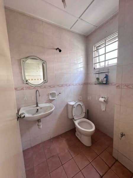 Rumah Teres 2-Tingkat untuk Dijual di Taman Usahawan (Kepong) - Alison Chiu - Bathroom - PropertyGuru.com.my