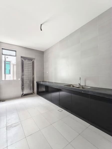 Rumah Teres 2-Tingkat untuk Dijual di Bandar Seri Alam (Masai) - Daniel Yong - Kitchen - PropertyGuru.com.my