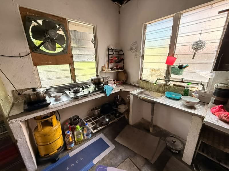 Rumah Teres 2-Tingkat untuk Dijual di Rawang Perdana 1 (Rawang) - Tris Jong - Kitchen - PropertyGuru.com.my