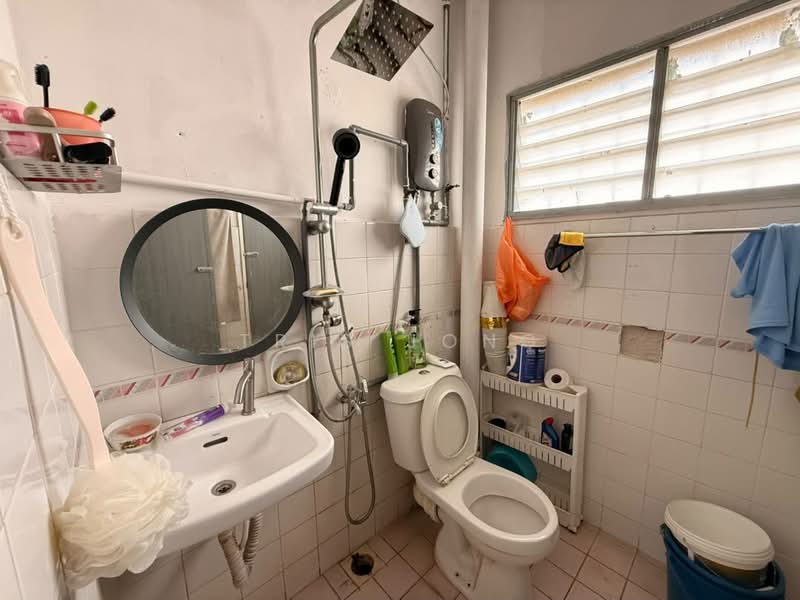 Rumah Teres 2-Tingkat untuk Dijual di Rawang Perdana 1 (Rawang) - Tris Jong - Bathroom - PropertyGuru.com.my