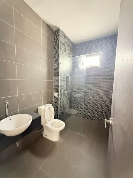 Rumah Berkembar untuk Dijual di Taman Ekoflora (Johor Bahru) - Daniel Yong - Bathroom - PropertyGuru.com.my